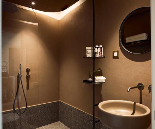 Deluxe Double Room with Acropolis View image 3