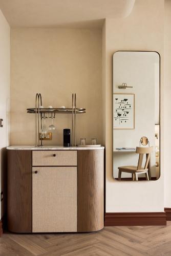 Deluxe Double Room with Acropolis View image 5