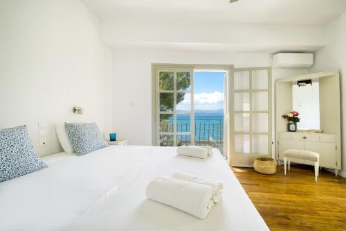 Salt & Stone Beachfront Retreat by Estia, Eretria (photo 3)