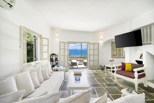 Salt & Stone Beachfront Retreat by Estia, Eretria (photo 10)