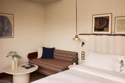 Junior Suite with Acropolis View image 9