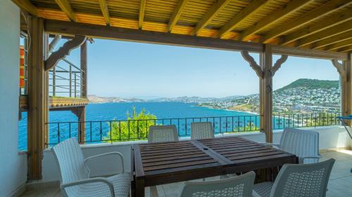 Full Seaview 2 Bedroom Villa Namara in Geriş