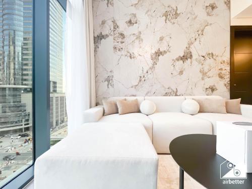 Luxury 2BR in Merano Tower Panoramic City Views, Dubai (Foto 4)