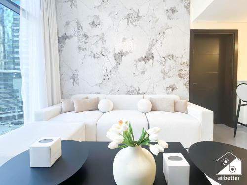 Luxury 2BR in Merano Tower Panoramic City Views, Dubai (Foto 5)