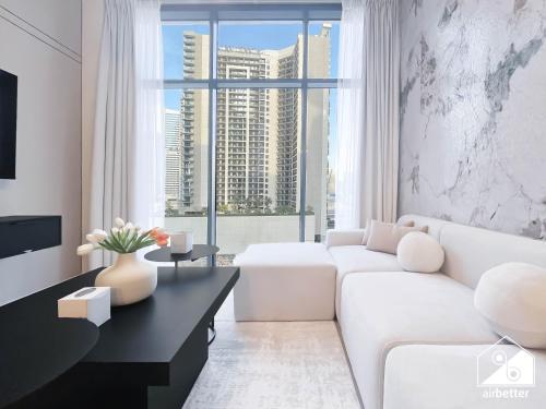 Luxury 2BR in Merano Tower Panoramic City Views, Dubai (Foto 3)