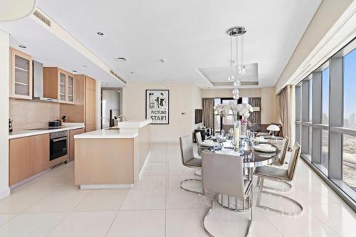 Escape24 - Luxury 3BR Apartment in Damac Towers by Paramount - Burj Khalifa View, Dubaï