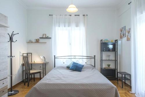 Spacious Sunny Apartment, Афины (фото 2)