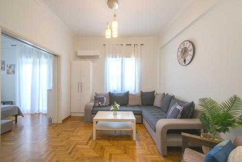 Spacious Sunny Apartment, Афины (фото 6)