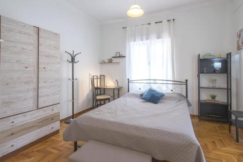Spacious Sunny Apartment, Афины (фото 8)