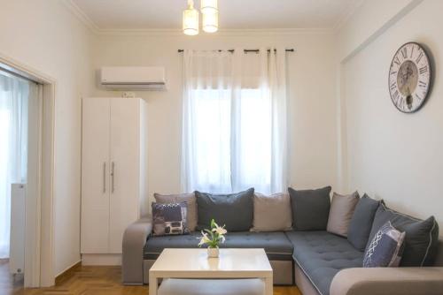 Spacious Sunny Apartment, Афины (фото 10)
