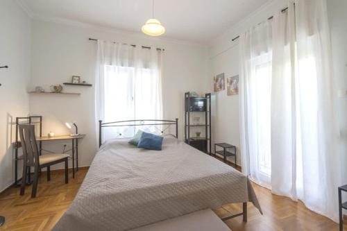 Spacious Sunny Apartment, Афины (фото 9)