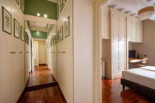 Condotti Spanish Steps Ambassador Apartment, Rome (photo 7)