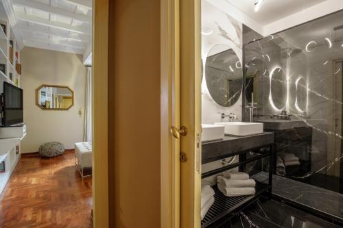 Condotti Spanish Steps Ambassador Apartment, Rome (photo 8)