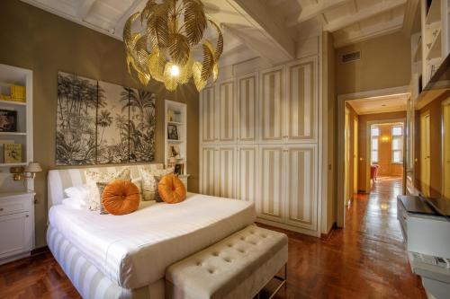 Condotti Spanish Steps Ambassador Apartment, Rome (photo 3)