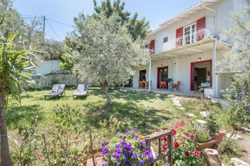 Cozy 2-bdrm-house With Garden gîte à louer Katouna