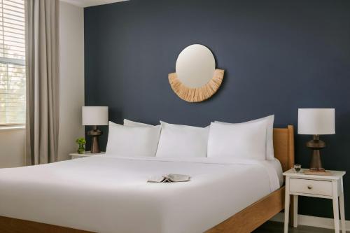 Sonder by Marriott Bonvoy Vista Cay Apartments