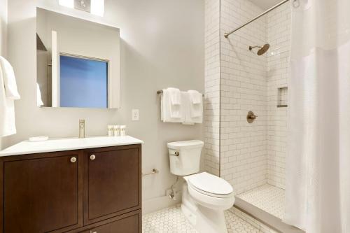 One-Bedroom Apartment with Queen Bed