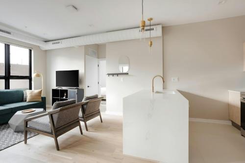 Two-Bedroom Apartment with Two Queen Beds