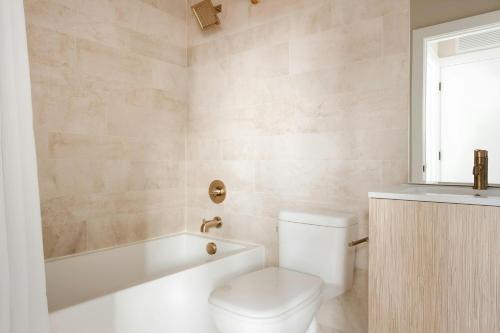 Sonder by Marriott Bonvoy The Edison Apartments Old City - 화장실