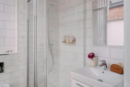 Sonder — Royal Garden Apartments - image 13