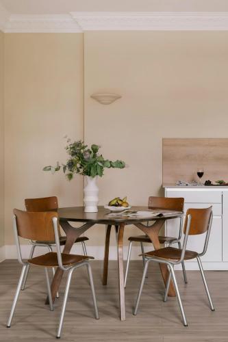 Sonder — Royal Garden Apartments - image 7