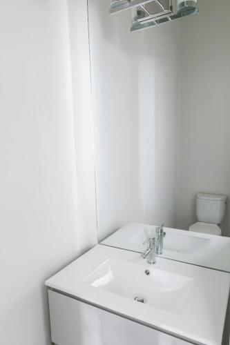 Sonder Greektown Apartments - 화장실