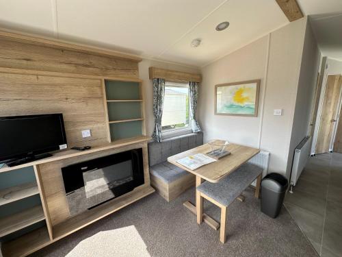 2 bedrooms, 4 beds