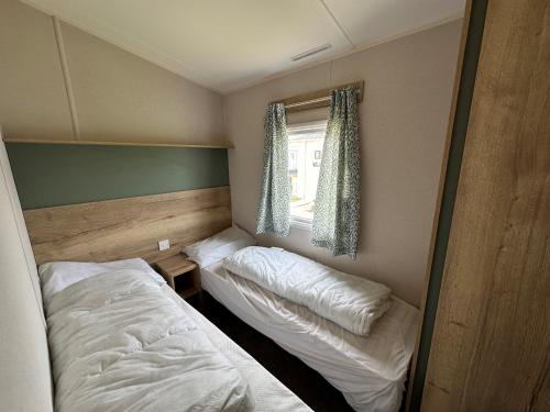 2 bedrooms, 4 beds