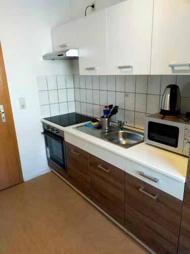 Leuna - Kurzzeitvermietungen direkt bei den Leunawerken, 2-3 Schlafzimmer in Merseburg
