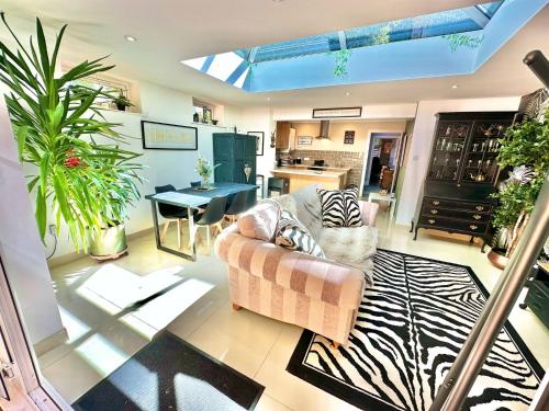 Facilities, Savannah Lodge - Stylish Coastal Escape - Free Parking - WiFi in Queen's Park