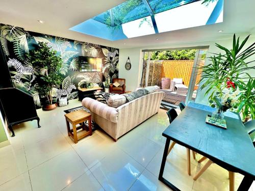 Facilities, Savannah Lodge - Stylish Coastal Escape - Free Parking - WiFi in Queen's Park