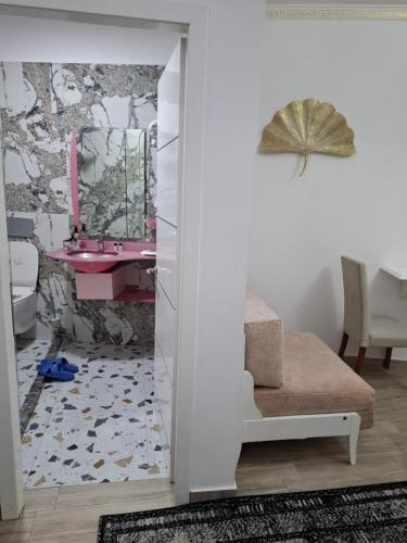 Versace, Polisi i Vogël (foto 3)