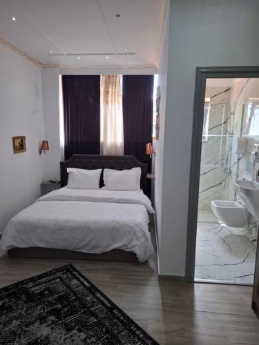 Versace, Polisi i Vogël (foto 6)