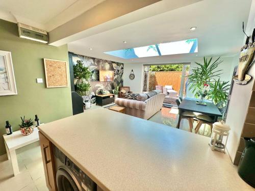 Facilities, Savannah Lodge - Stylish Coastal Escape - Free Parking - WiFi in Queen's Park