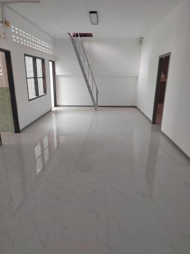 One-Bedroom Apartment image 4