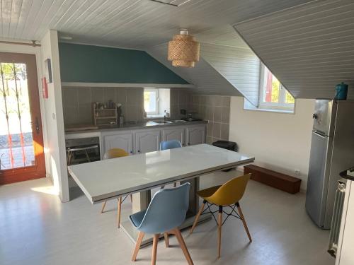 ห้องครัว, Maison calme et chaleureuse au coeur du Béarn (Maison calme et chaleureuse au coeur du Bearn) in ซาลี-เดอ-เบอาร์