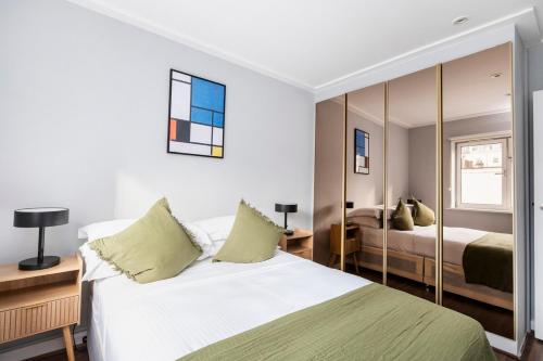 Excellent 3 bed House Hyde Park - image 14