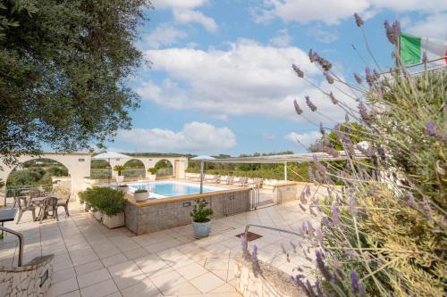 Garden, GuestHost - Villa Safi & Villa Belvedere in Fumarola
