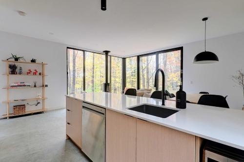 Chalet Black Box in Mansonville (QC)