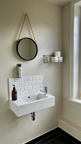 The William IV - image 8