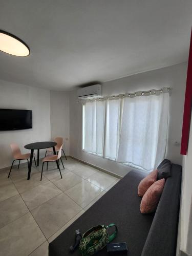 Premium 2BR Sea View Apartment Bat Yam in 貝特雁