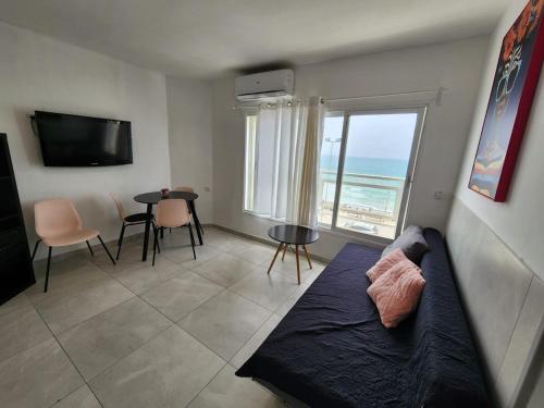 Premium 2BR Sea View Apartment Bat Yam in 貝特雁