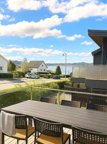 Panoramic View & Comfort