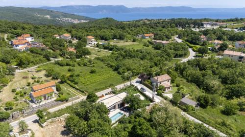 Villa Veros for 5 people near Labin - Rabac with private pool & kids playground in เปรซิกา