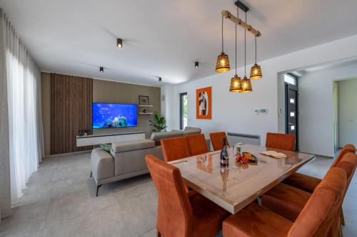 Létesítmények, Villa Alba, a luxurious and beautiful villa near the sea in Šišan