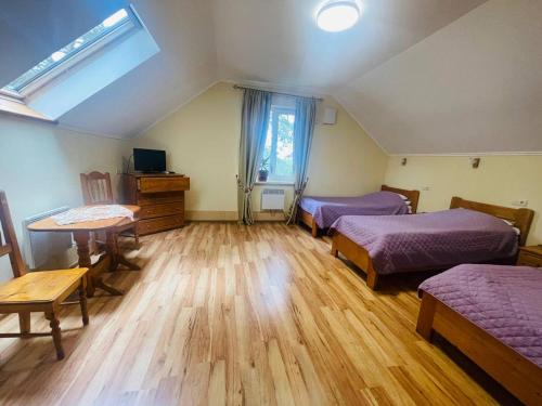 3 twin beds