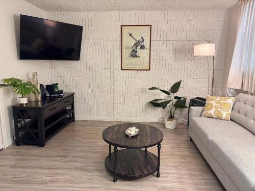 Bright Kalakauan Apartment condo