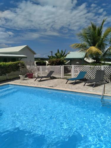 Bungalow charmant à Capesterre-Belle-Eau 35 m² piscine - image 6