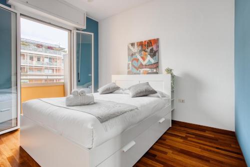 Roncaglia 25, 4 Guests and Balcony, Milán