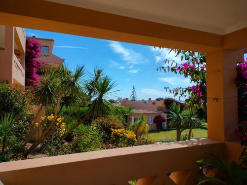 Apartamentos Turísticos Buganvilia - image 2